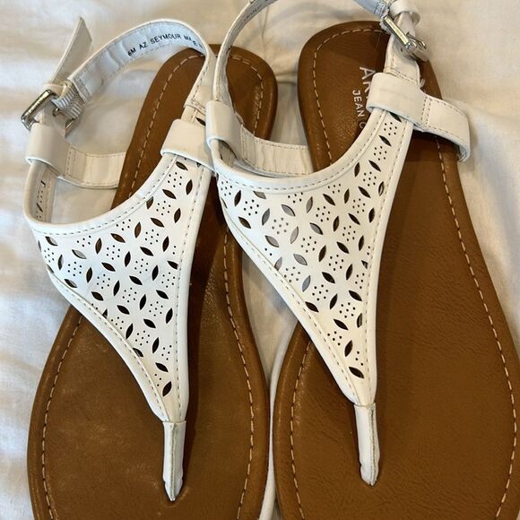 Arizona Jean Company Girl’s White Adjustable Thong Slingback Flat Sandals 6 - Picture 6 of 7